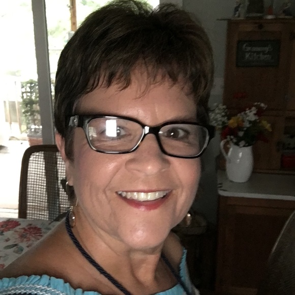 Meet your Posher, Arlene - Picture 1 of 1